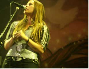Alanis Morissette declara ter sido anoréxica e bulímica