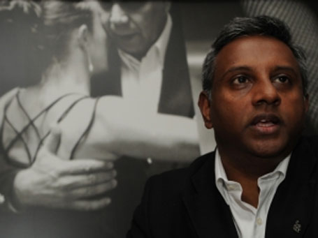 O resto do mundo observa o Brasil com mais cautela, diz Salil Shetty Foto do secretário da Anistia Internacional Salil Shetty