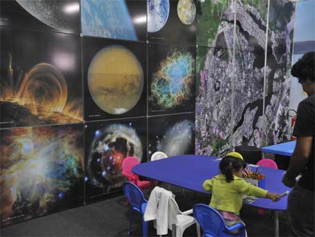 Seleção de fotos da abertura da 8ª Semana Nacional de Ciência e Tecnologia Foto 6 - Experimentos expostos na 8ª Semana Nacional de Ciência e Tecnologia