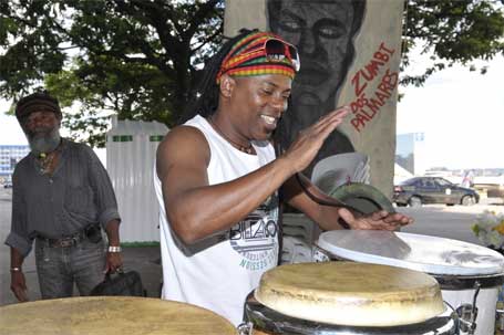 Cultura negra é cada vez mais presente no visual e nas músicas preferidas pelos jovens Foto 4 Cultura Negra